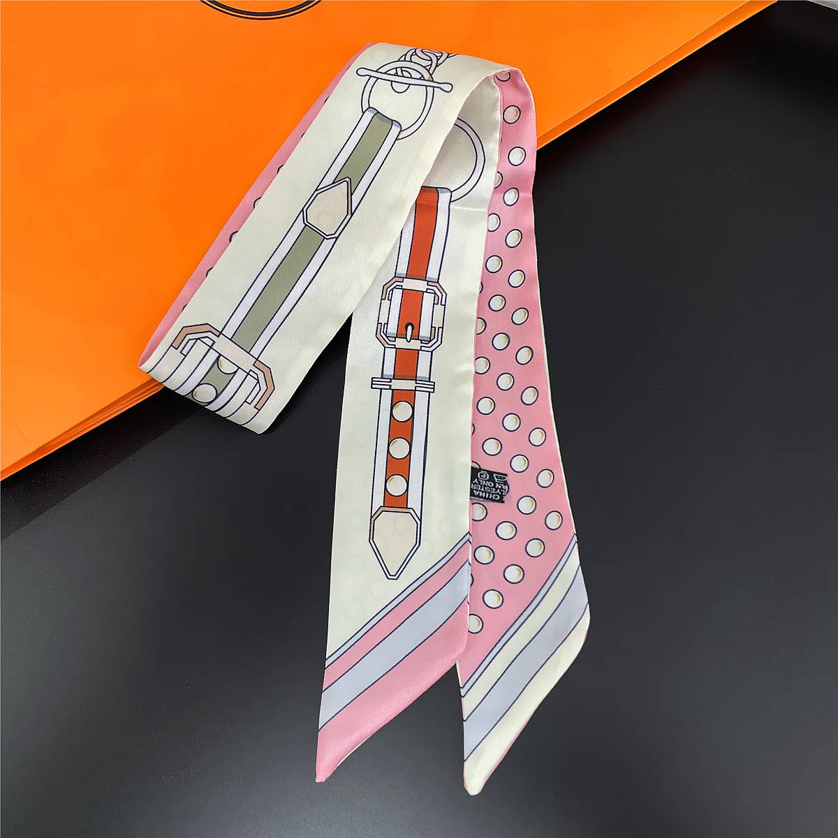 Chain Ribbon Scarf and Round Orange Gift Box: Black