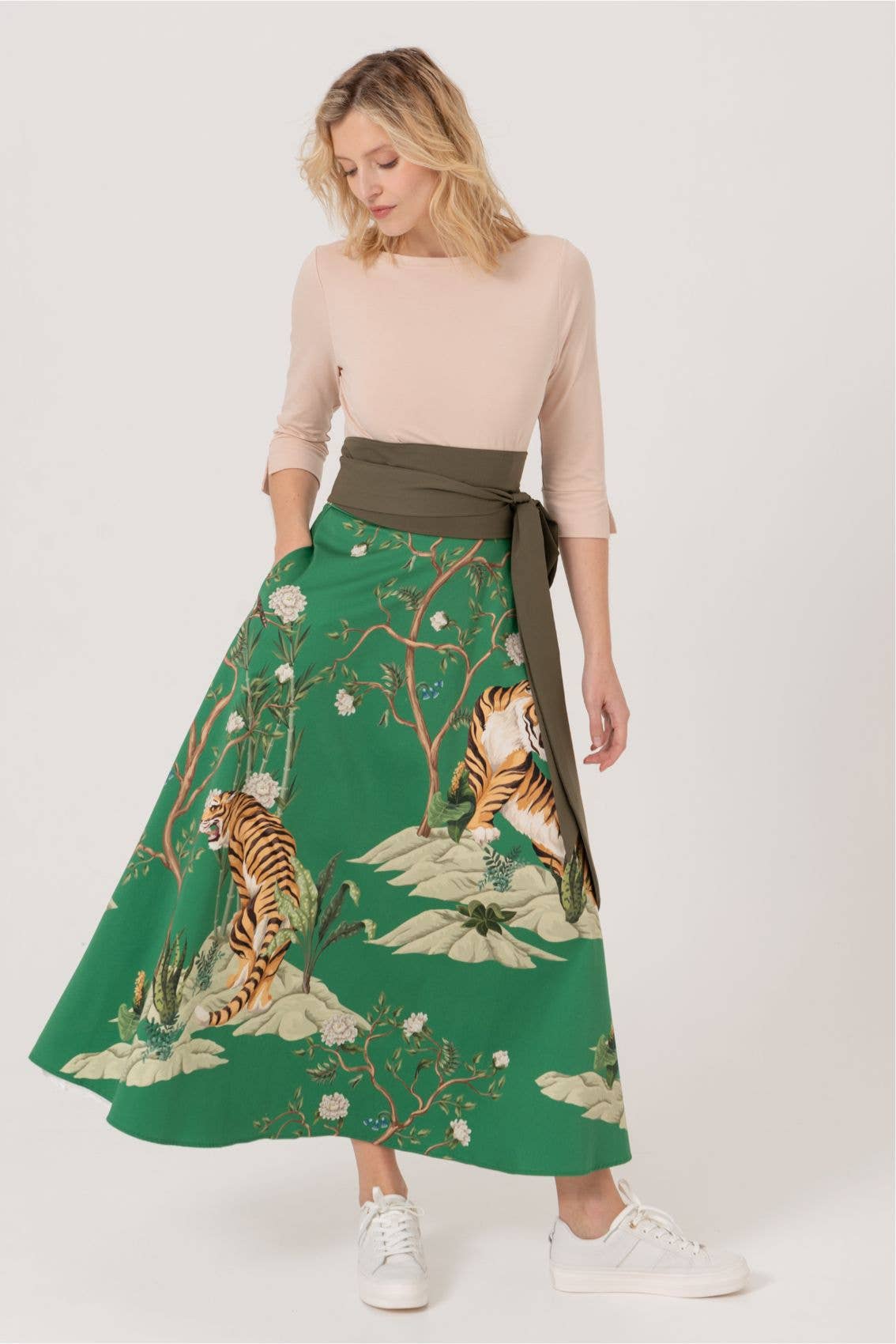 Maxi skirt with tiger print green: L
