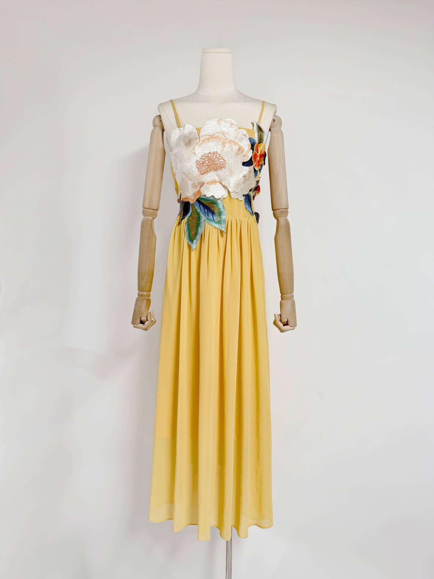 DR533Y Elegant Summer Embroidered 3D Floral Suspender Dress: Blue / English / L