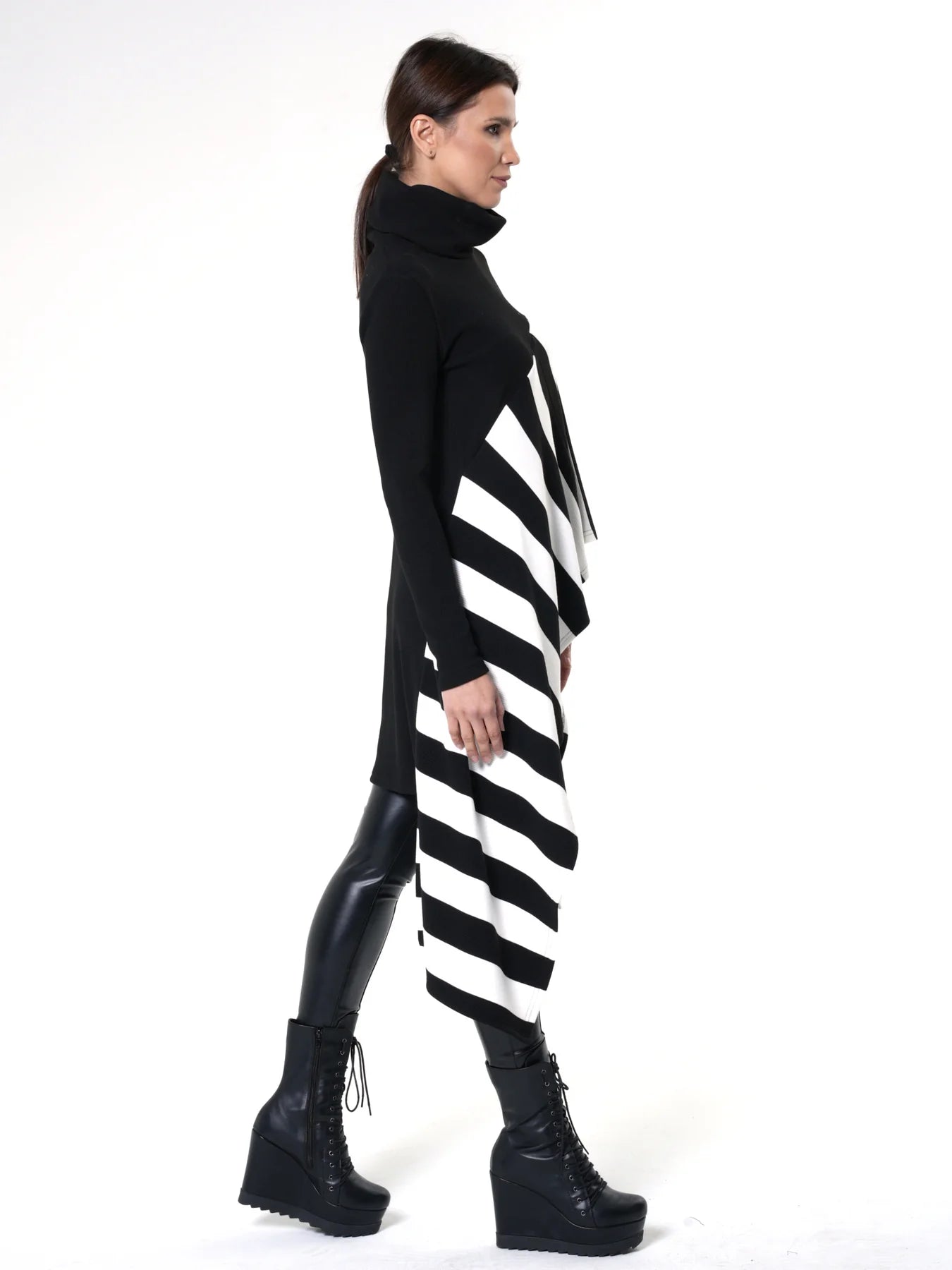 Metamorphoza   |   Asymmetric Striped Tunic In Black and White