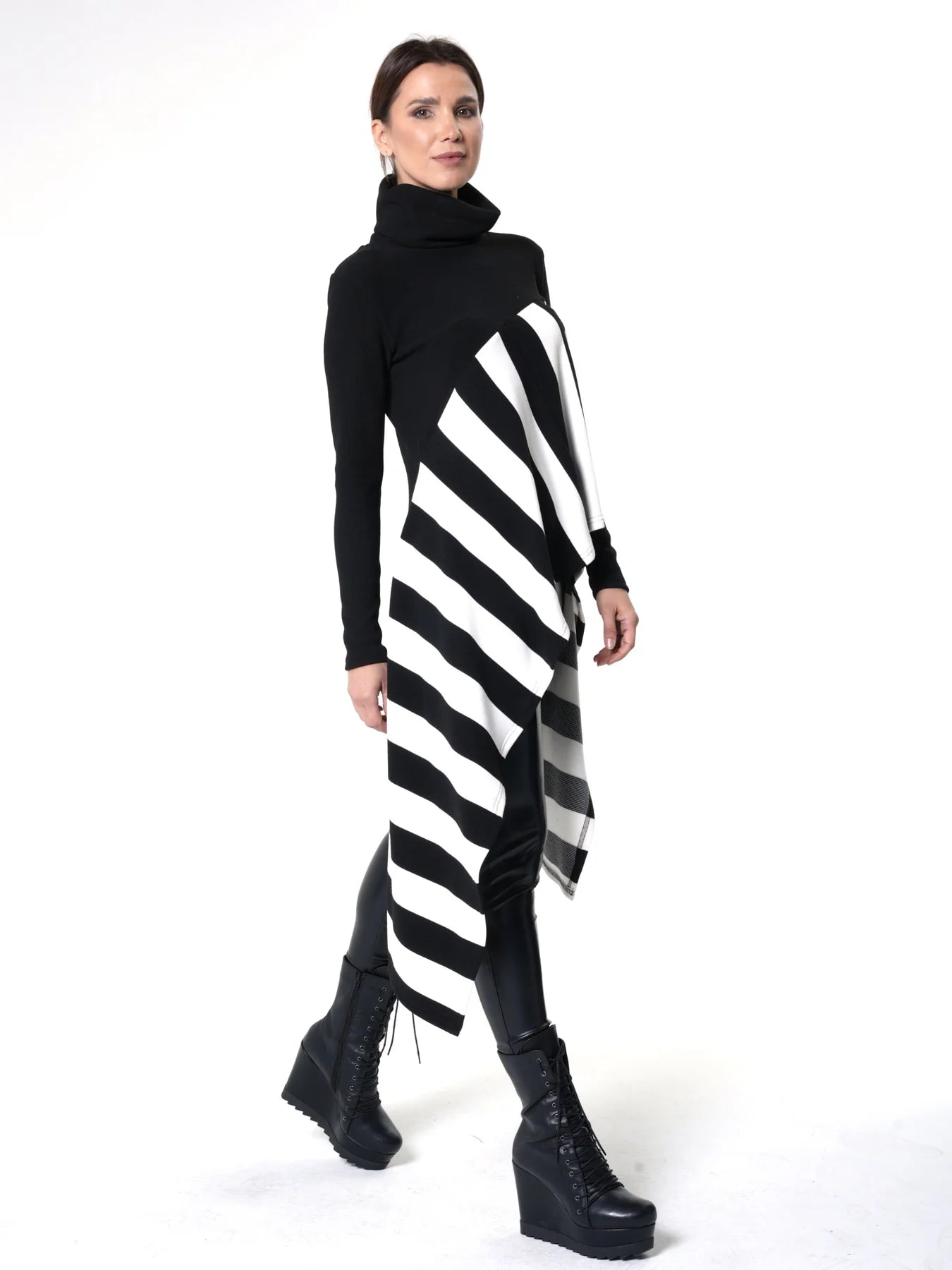 Metamorphoza   |   Asymmetric Striped Tunic In Black and White