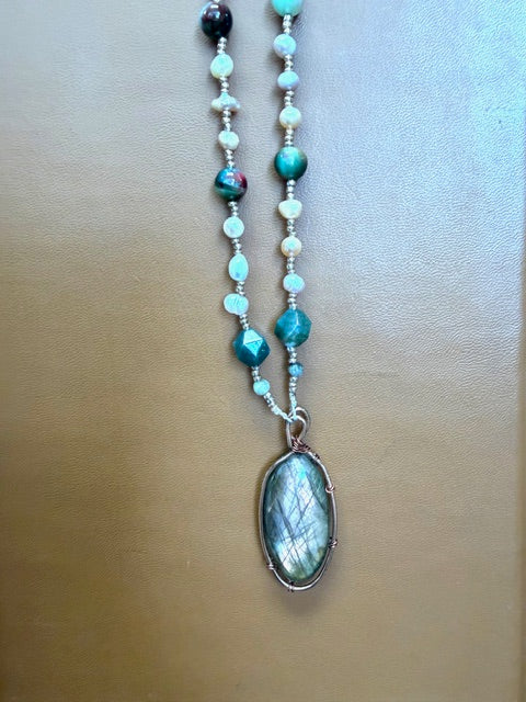 Olivia Kutz   |    Labradorite Pendant Necklace