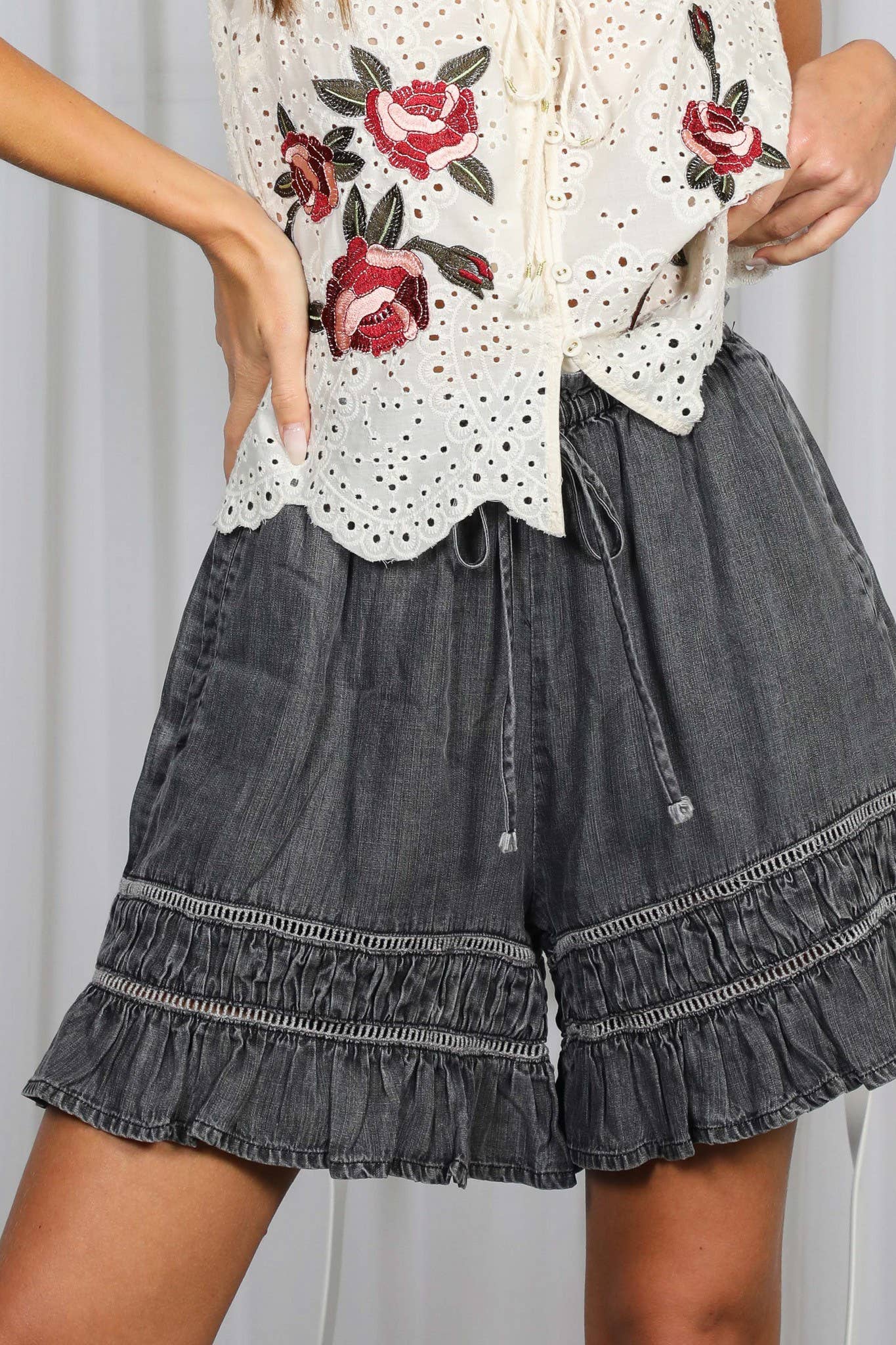 Ladder Trim Ruffle 100%Tencel Chambray Denim Shorts VP83201: Black Denim / S