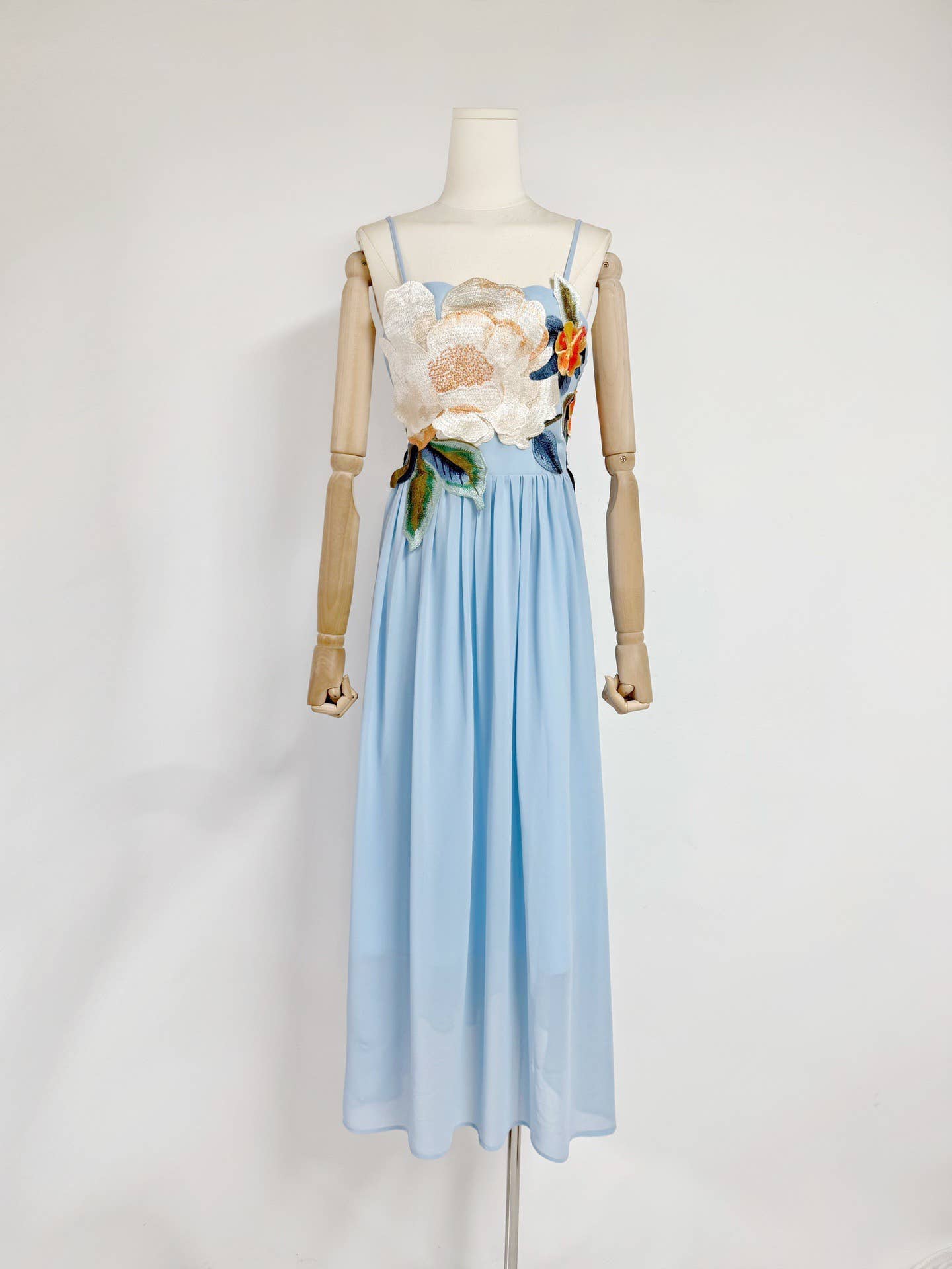 DR533Y Elegant Summer Embroidered 3D Floral Suspender Dress: Blue / English / L